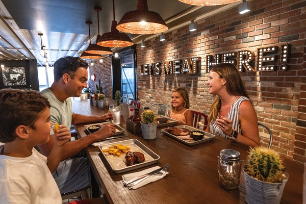 RCI Oasis of the Seas Portside BBQ A.Hendel 0.jpg